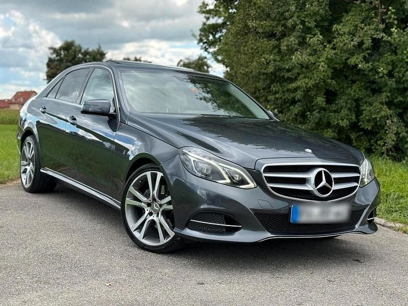 Grau Gebraucht 2013 Mercedes E350 Limousine | 13.000 € (Guter Preis) - Bild 1/4