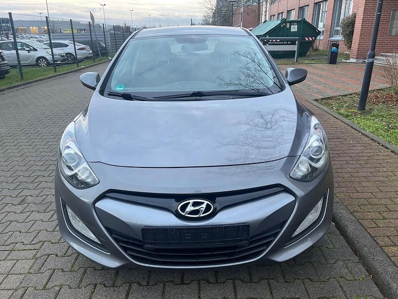 Gebraucht Hyundai i30 Edition 110 PS (80 kW) 2015 Grau Limousine