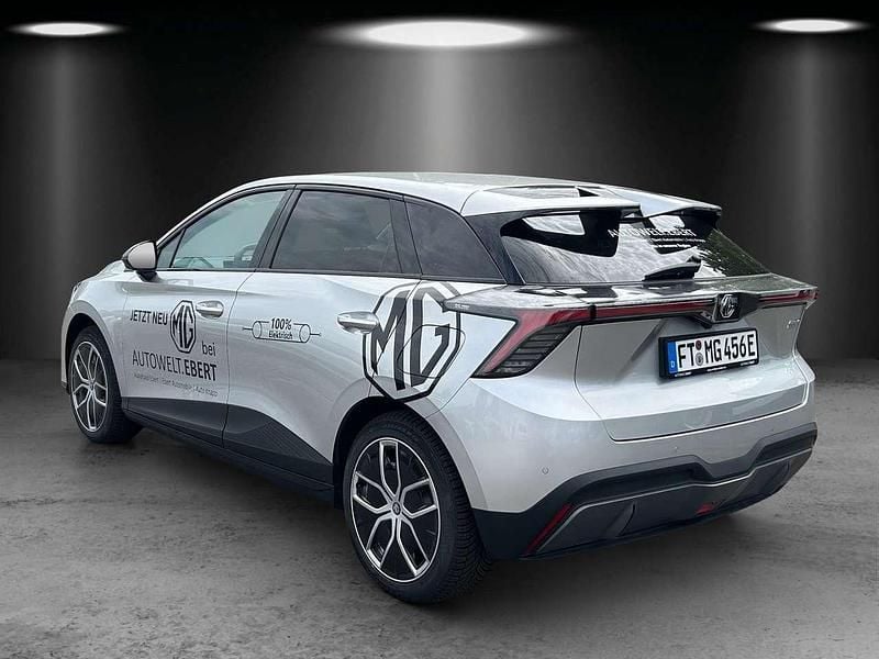 Gebraucht MG MG4 EV Luxury 150 kW (204 PS) 2025 Medal silver Kleinwagen