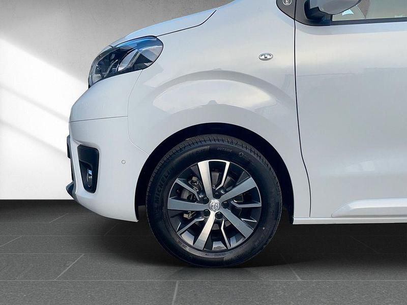 Gebraucht Toyota Proace Verso Team 144 PS (105 kW) 2024 Weiß Kombi