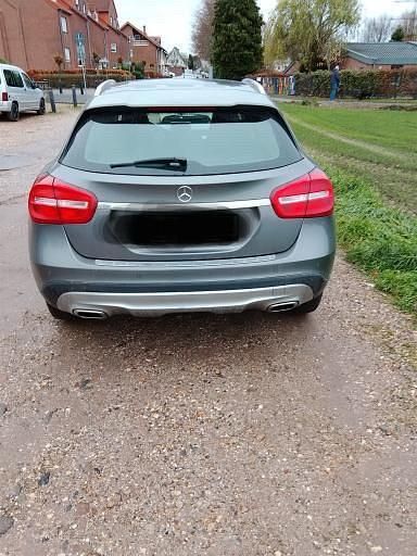 Gebraucht Mercedes GLA180 Urban 122 PS (89 kW) 2016 Grau SUV