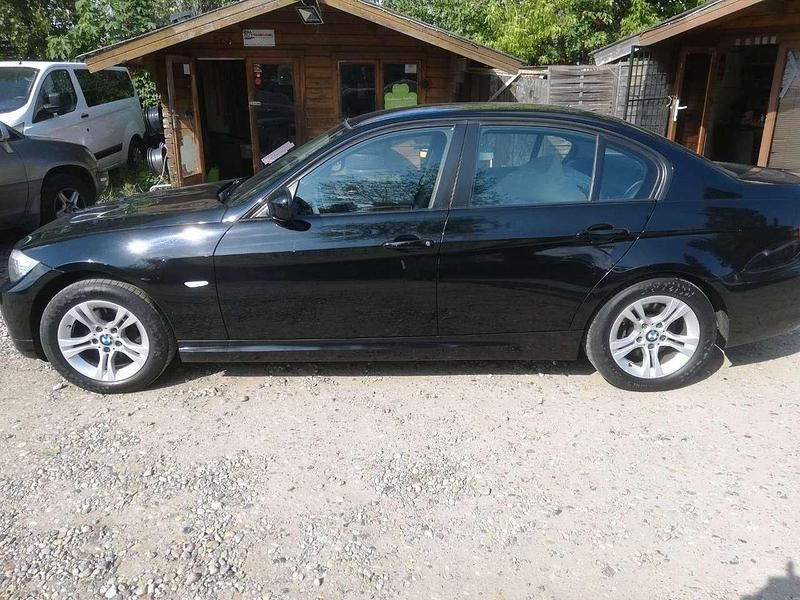 Brugt BMW 318 143 HK (105 kW) 2009 Sort Sedan