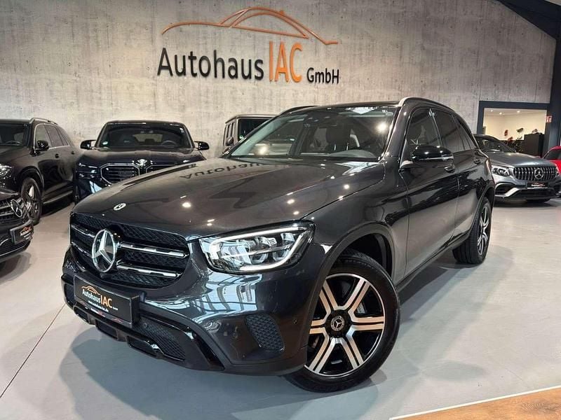 Graphitgrau Gebraucht 2022 Mercedes GLC300 SUV | 44.900 € (Fairer Preis) - Bild 1/4
