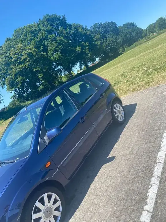 Gebraucht Ford Fiesta Ghia 80 PS (58 kW) 2006 Blau Kleinwagen