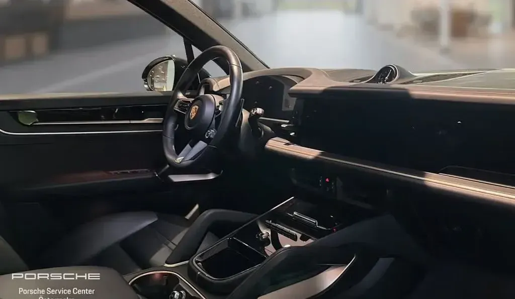 Gebraucht Porsche Cayenne S E-Hybrid 519 PS (381 kW) 2024 Chromitschwarz SUV
