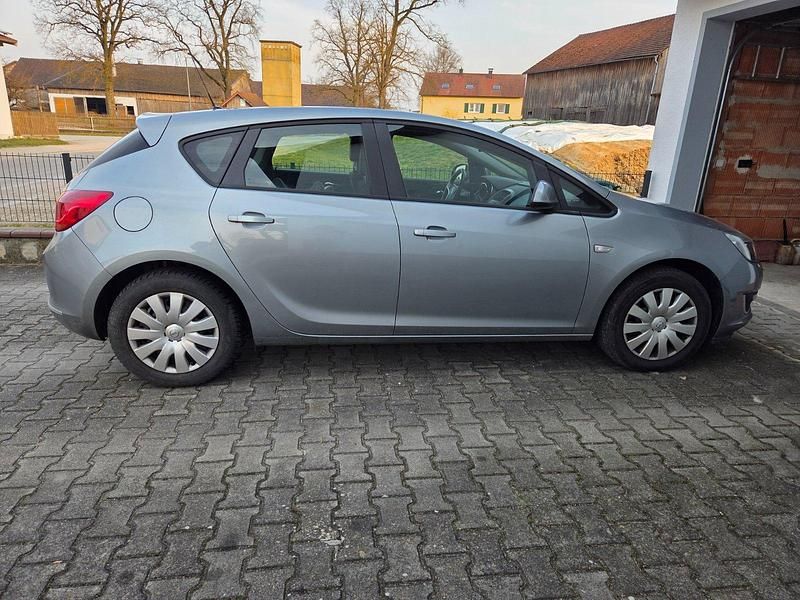 Gebraucht Opel Astra 119 PS (87 kW) 2012 Silber Kombi