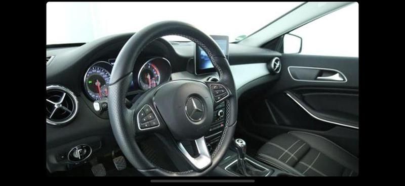 Schwarz Gebraucht 2016 Mercedes GLA180 Urban SUV | 15.000 € (Guter Preis) - Bild 1/2