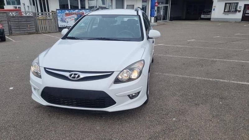 Gebraucht Hyundai i30 Comfort 105 PS (77 kW) 2011 Weiß Kombi