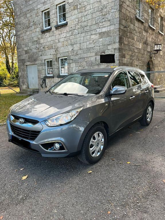 Grau Gebraucht 2013 Hyundai ix35 Style SUV | 9.350 € (Guter Preis) - Bild 1/4