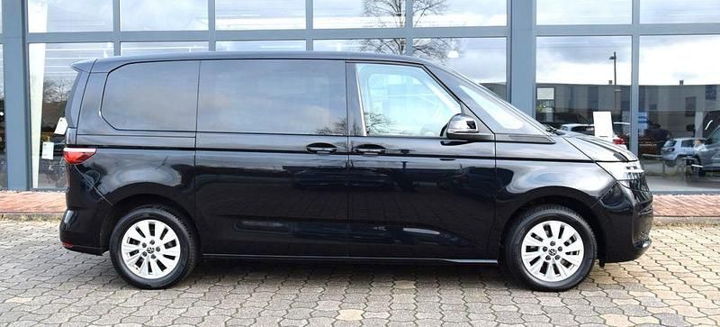 Gebraucht VW Multivan 150 PS (110 kW) 2022 Deep black perleffekt Van