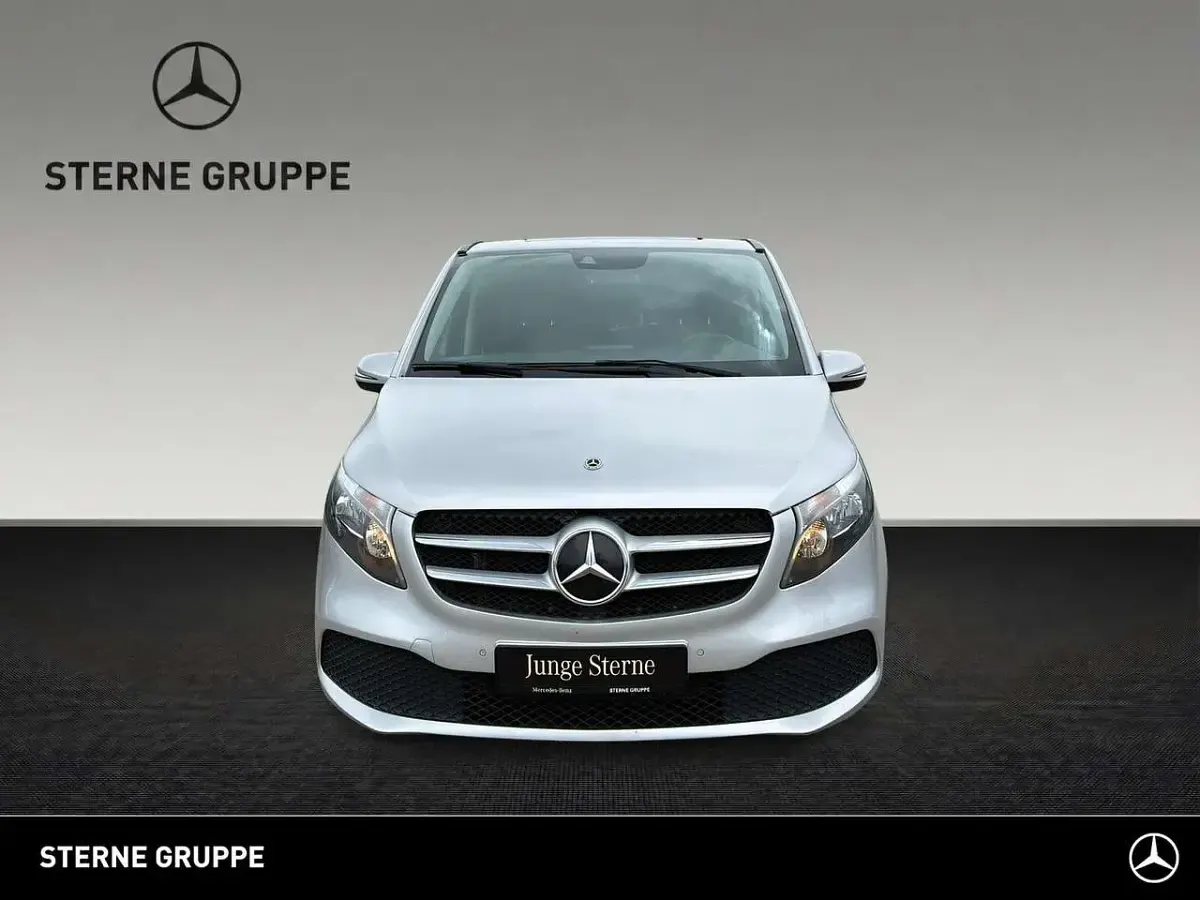 Gebraucht Mercedes V220 163 PS (119 kW) 2023 Brillantsilber Van / Kleinbus
