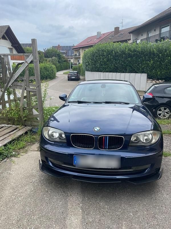 Blau Gebraucht 2011 BMW 120 Kleinwagen | 3.695 € - Bild 1/4