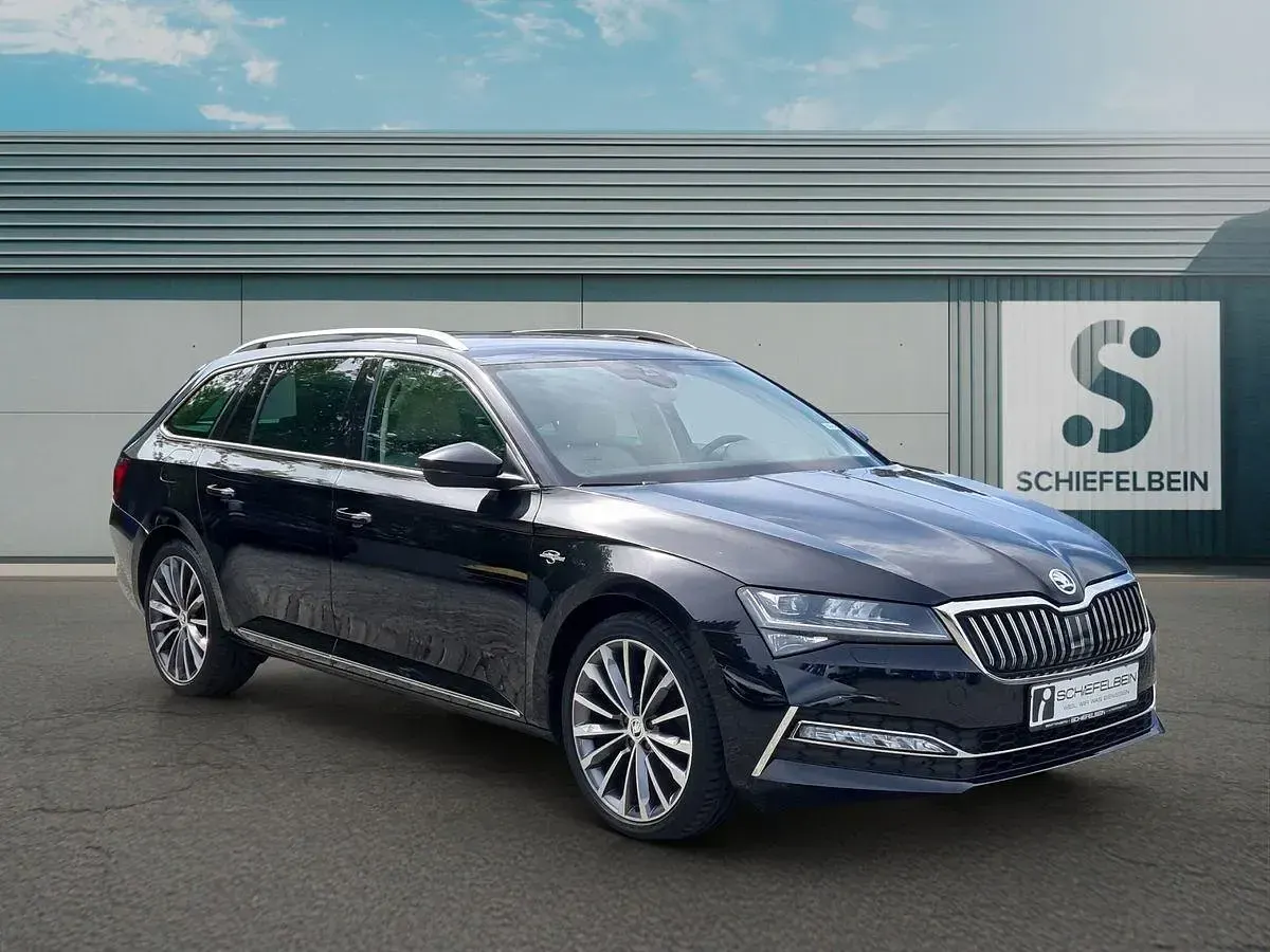 Gebraucht Skoda Superb LAURIN & KLEMENT 200 PS (147 kW) 2023 Schwarzmagic perleffekt Kombi