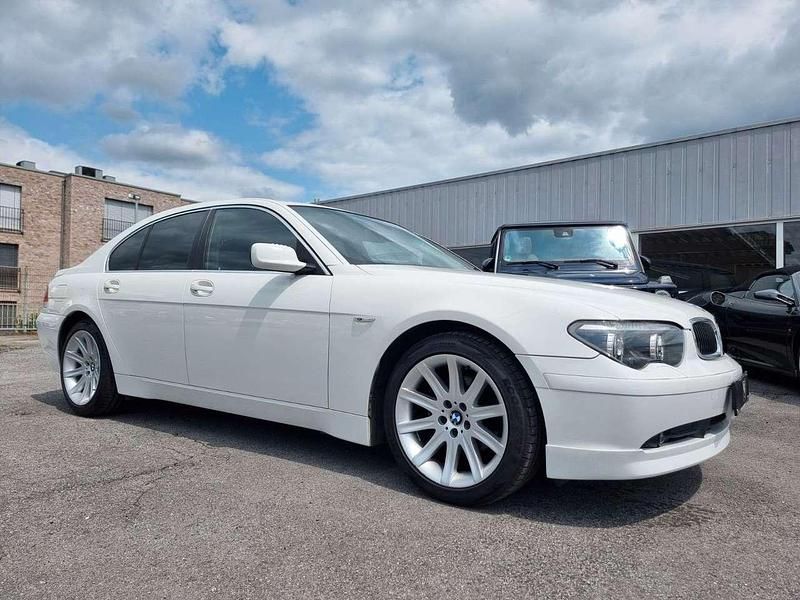 Weiß Gebraucht 2004 BMW 735 Limousine | 18.900 € - Bild 1/3