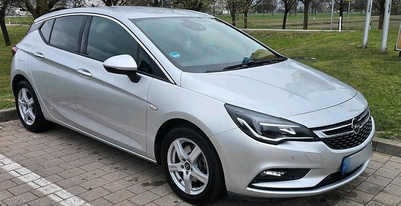 Second-hand Opel Astra 150 CP (110 kW) 2018 Argintiu Hatchback