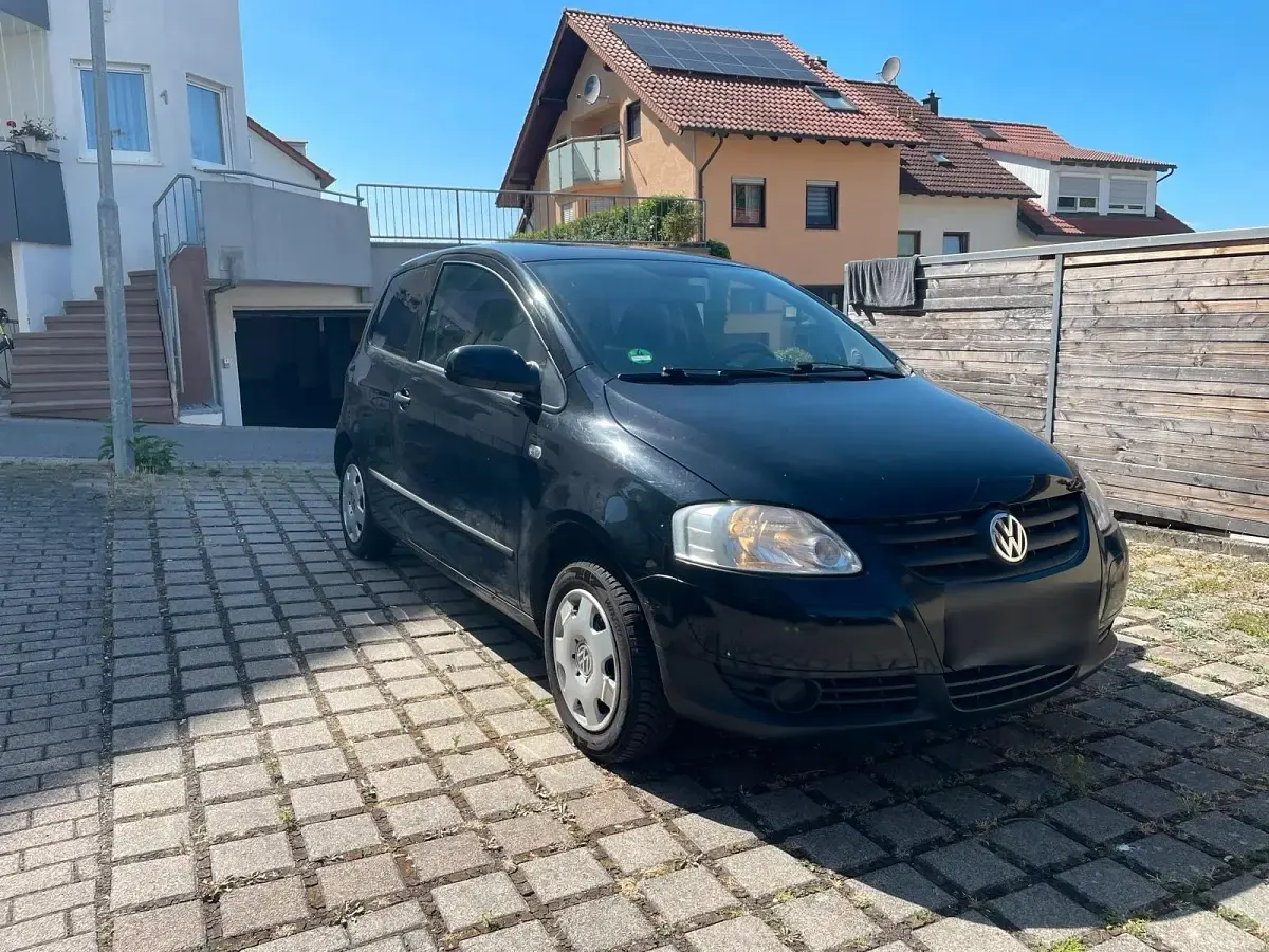 Gebraucht VW Fox 54 PS (39 kW) 2005 Schwarz Kleinwagen