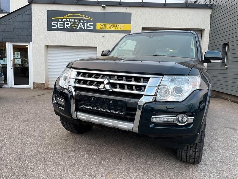 Grün Gebraucht 2018 Mitsubishi Pajero Edition SUV | 26.015 € (Fairer Preis) - Bild 1/4