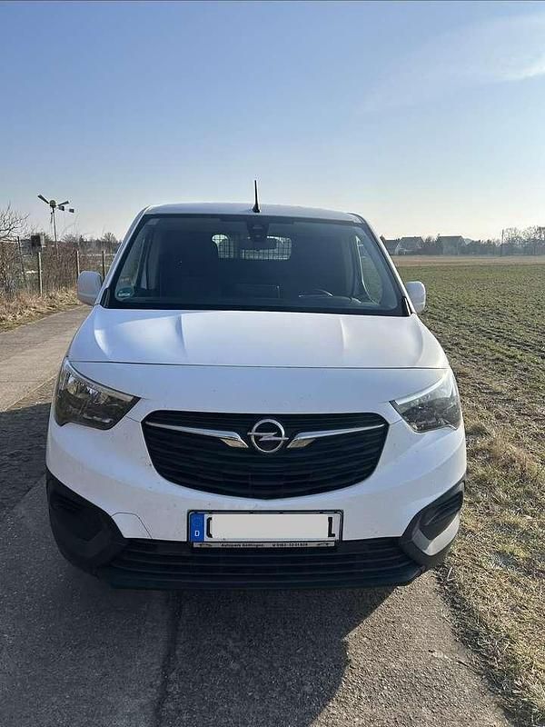 Gebraucht Opel Combo Edition 102 PS (75 kW) 2019 Weiß Van / Kleinbus