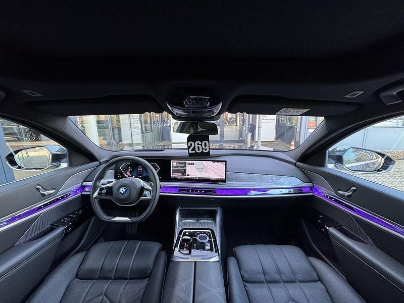 Gebraucht BMW 750e Comfort Edition 489 PS (359 kW) 2024 Sophistograu brillanteffekt me Limousine