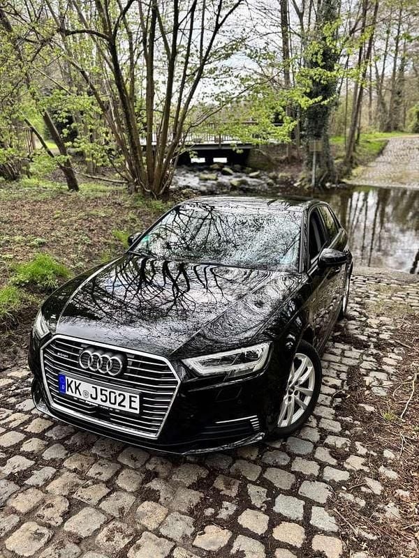 Gebraucht Audi A3 e-tron Sport 204 PS (150 kW) 2017 Schwarz Kleinwagen