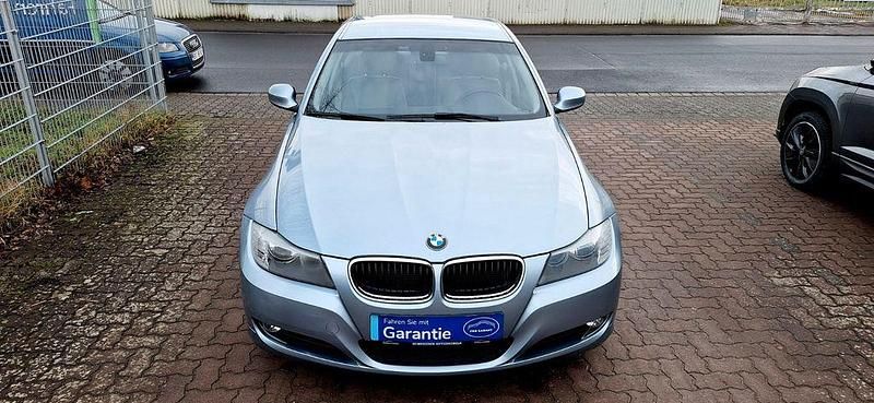 Gebraucht BMW 318 143 PS (105 kW) 2010 Grau Limousine