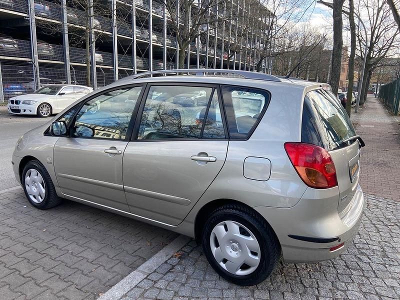 Gebraucht Toyota Corolla Verso 135 PS (99 kW) 2003 Silber Van / Kleinbus