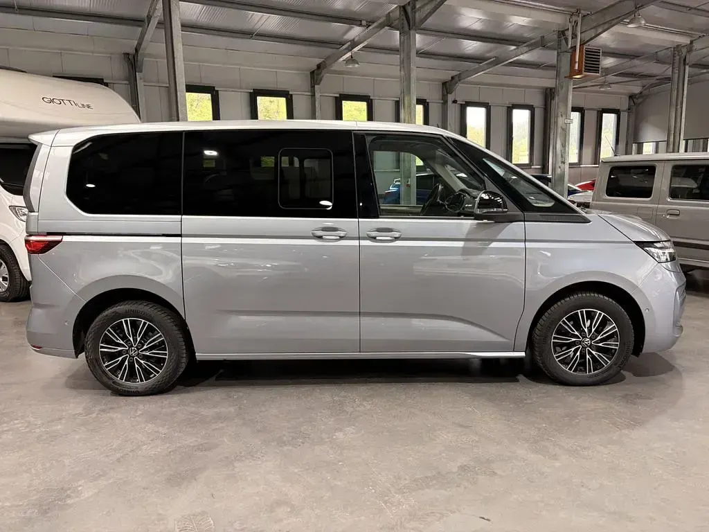 Używany VW Multivan 150 KM (110 kW) 2024 Szary Minivan