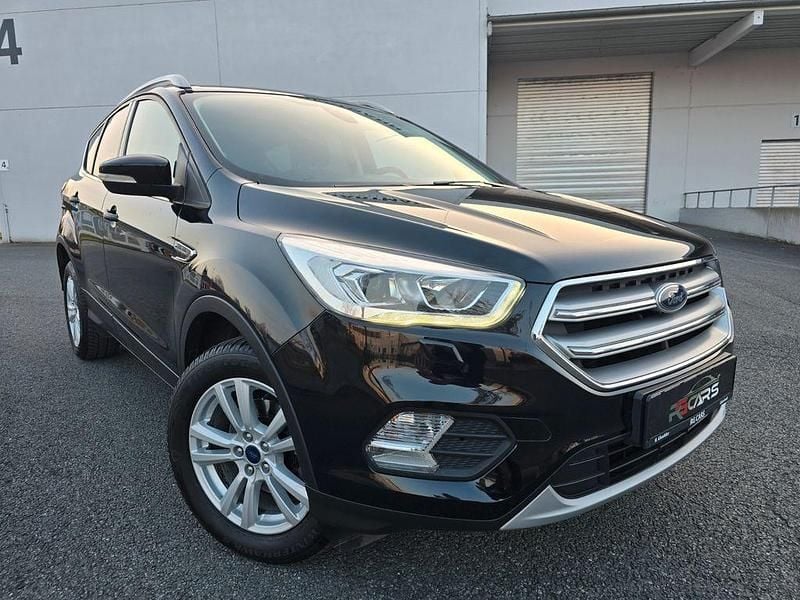 Second-hand Ford Kuga Cool & Connect 150 CP (110 kW) 2017 Negru SUV