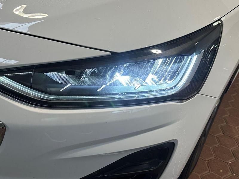 Gebraucht Ford Focus Titanium 125 PS (91 kW) 2022 Weiss Limousine