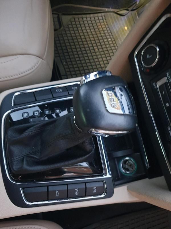 Gebraucht Skoda Superb 160 PS (117 kW) 2010 Schwarz Kombi