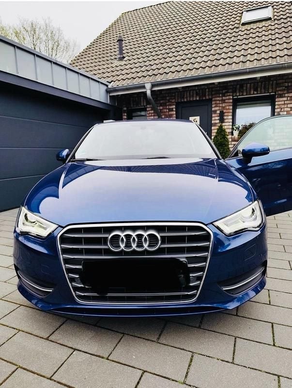 Blau Gebraucht 2015 Audi A3 Sportback Ambition Limousine | 11.000 € (Guter Preis) - Bild 1/4