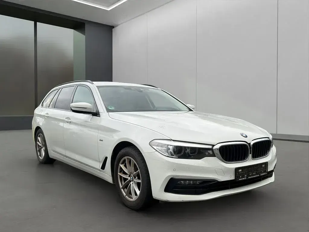 Gebraucht BMW 520 Performance 190 PS (139 kW) 2018 Weiss / alpinweiss Kombi