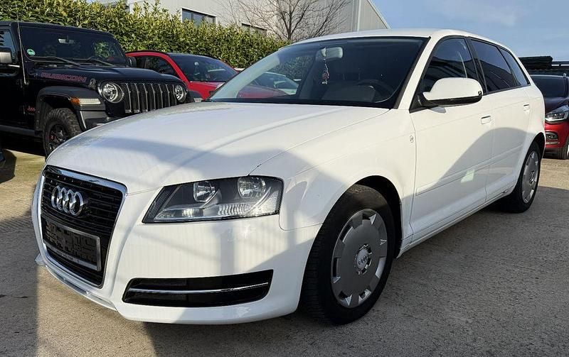 Gebraucht Audi A3 Attraction 105 PS (77 kW) 2012 Weiß Kleinwagen