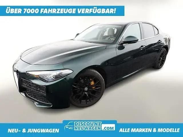 Verde visconti metallic Gebraucht 2020 Alfa Romeo Giulia Ti Limousine | 32.153 € (Superpreis) - Bild 1/4