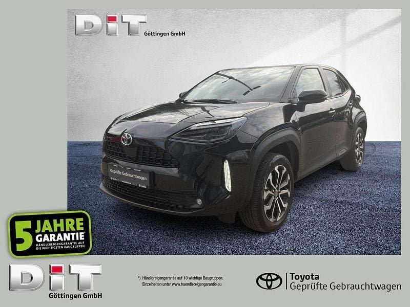 Black mica / ink Gebraucht 2021 Toyota Yaris Cross Team SUV | 21.990 € (Superpreis) - Bild 1/4