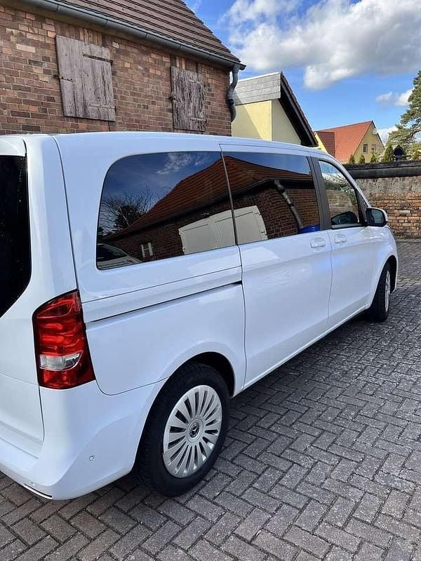 Gebraucht Mercedes V250 190 PS (139 kW) 2019 Weiß Van / Kleinbus
