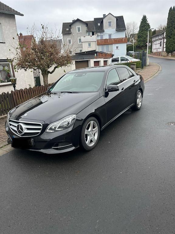 Schwarz Gebraucht 2014 Mercedes E250 Avantgarde Limousine | 19.000 € (Etwas zu teuer) - Bild 1/4