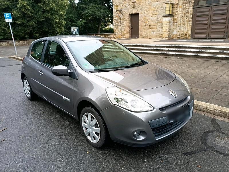 Grau Gebraucht 2013 Renault Clio IV Kleinwagen | 3.650 € (Fairer Preis) - Bild 1/4
