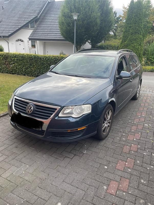 Blau Gebraucht 2006 VW Passat Kombi | 1.050 € (Superpreis) - Bild 1/4