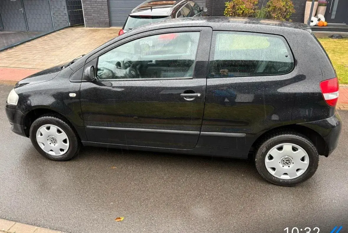 Gebraucht VW Fox 64 PS (47 kW) 2005 Schwarz Kleinwagen