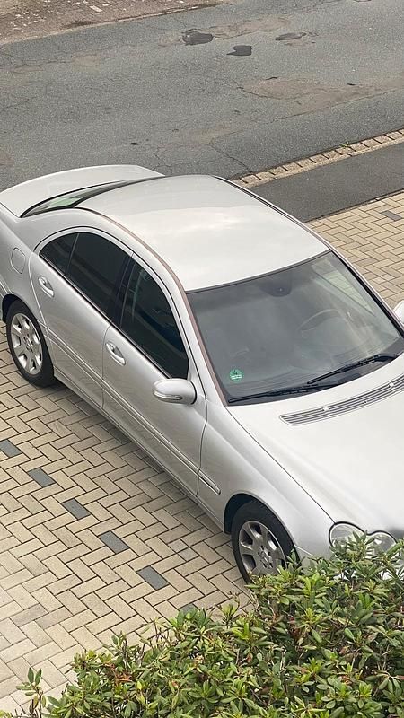 Silber Gebraucht 2004 Mercedes C180 Limousine | 6.200 € (Etwas zu teuer) - Bild 1/4