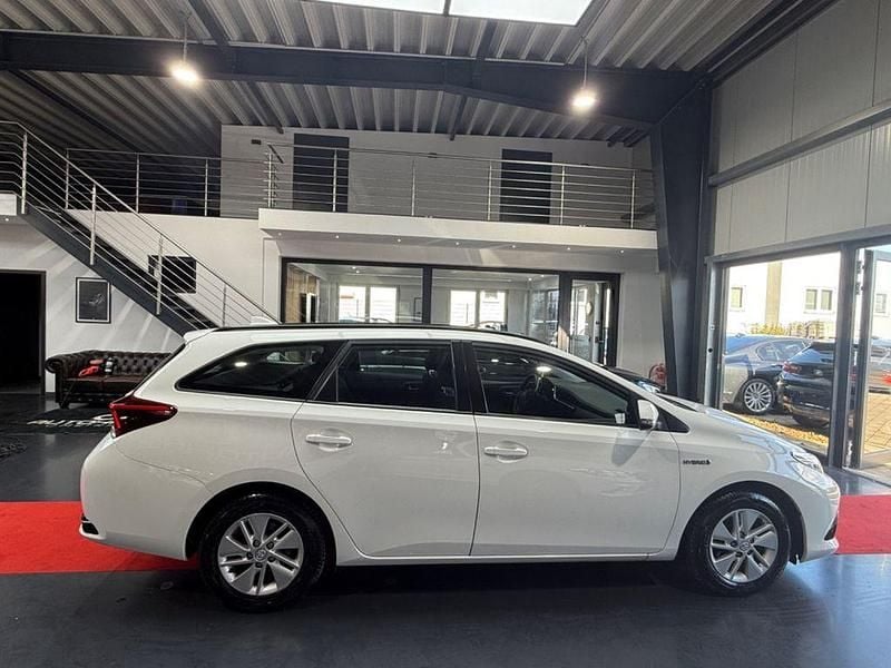 Gebraucht Toyota Auris Hybrid 99 PS (72 kW) 2017 Weiß Limousine