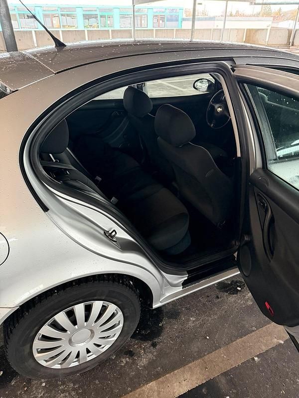 Usata Seat Leon 75 CV (55 kW) 2004 Argento Utilitaria