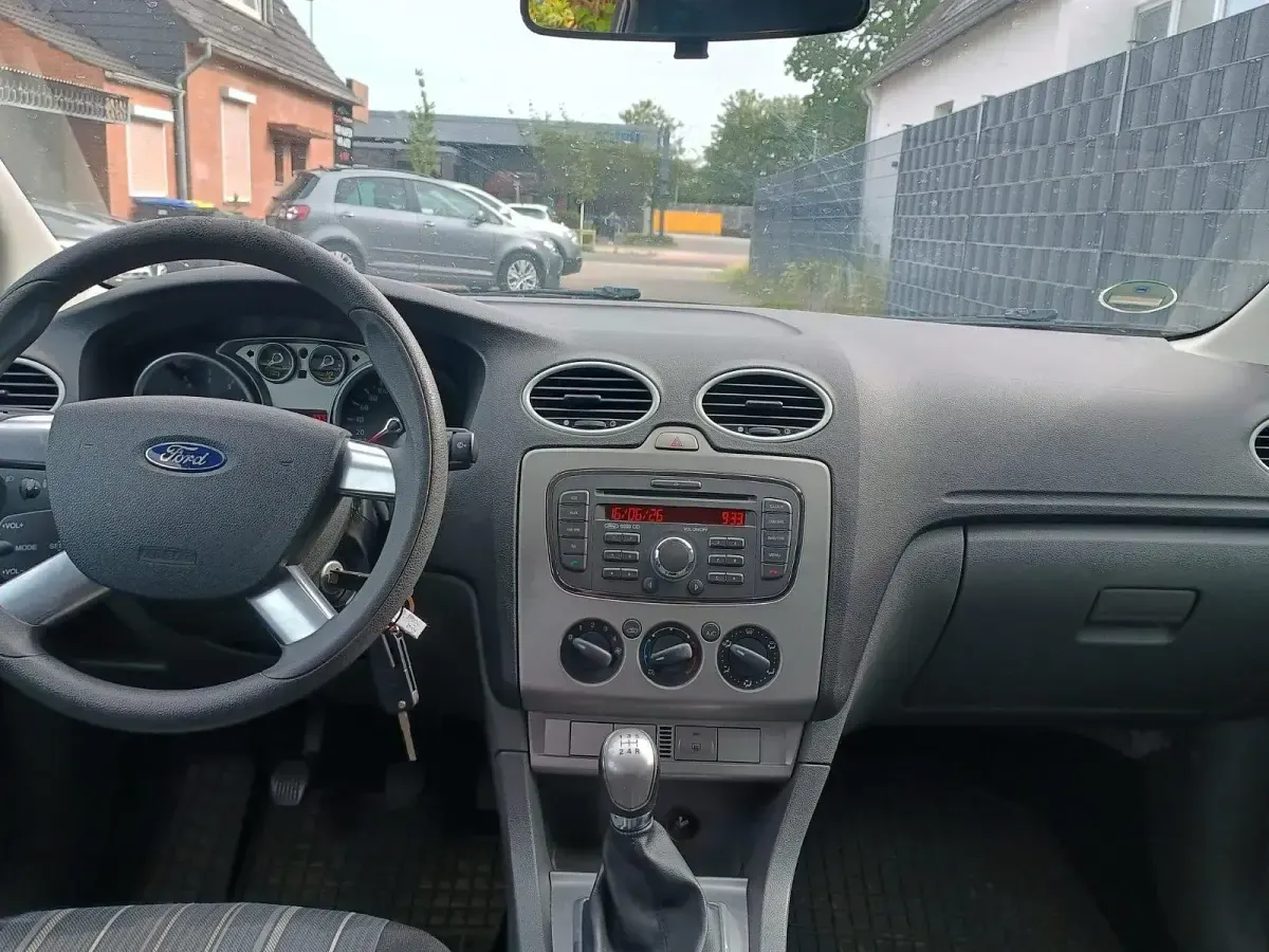 Gebraucht Ford Focus 101 PS (74 kW) 2010 Grau Kombi
