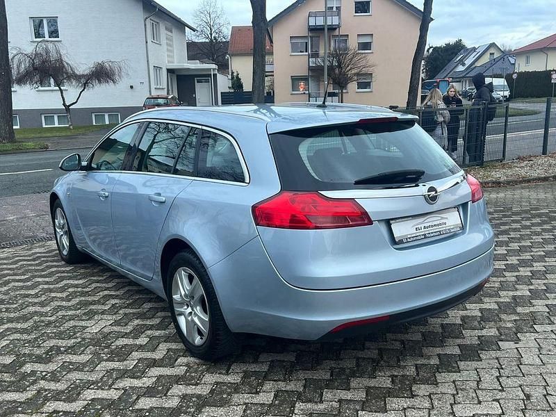 Gebraucht Opel Insignia Edition 140 PS (102 kW) 2013 Blau Kombi