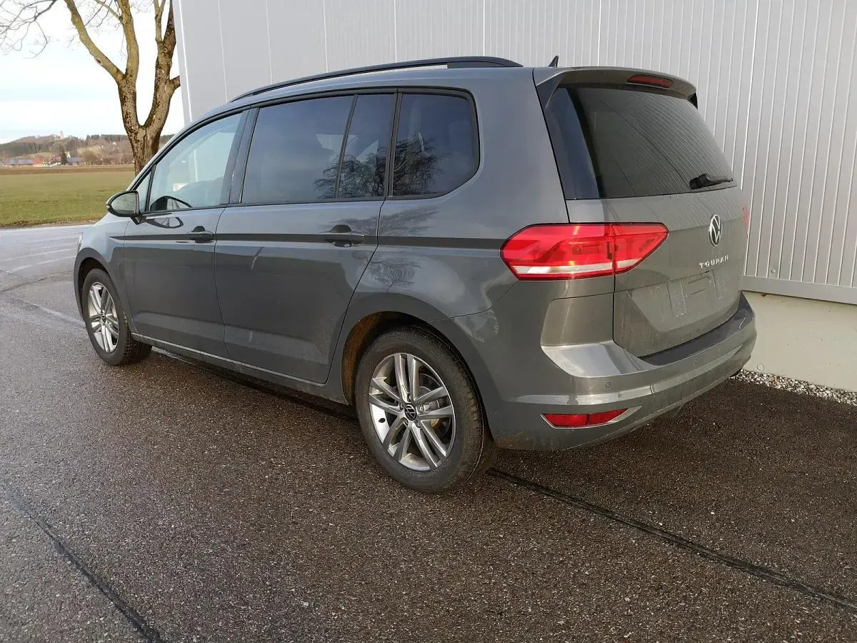 Neu VW Touran Comfortline 150 PS (110 kW) 2026 Grenadilla metallic Van / Kleinbus
