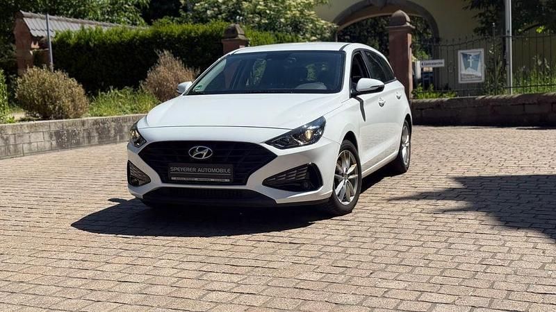 Gebraucht Hyundai i30 Pure 110 PS (80 kW) 2021 Weiß Kombi