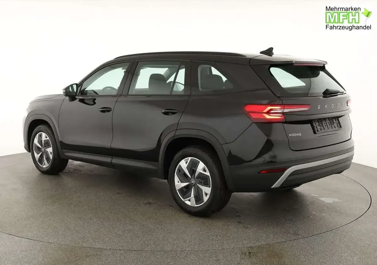 Neu Skoda Kodiaq Selection 150 PS (110 kW) 2026 Black magic perleffekt SUV