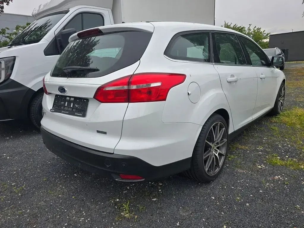 Usado Ford Focus 125 CV (91 kW) 2017 Blanco Berlina