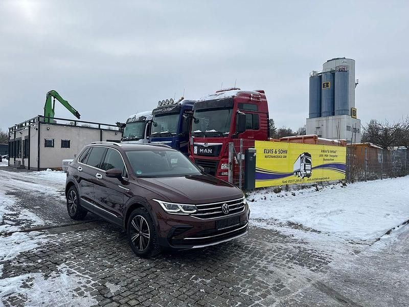 Braun Gebraucht 2022 VW Tiguan Elegance SUV | 26.500 € (Superpreis) - Bild 1/4